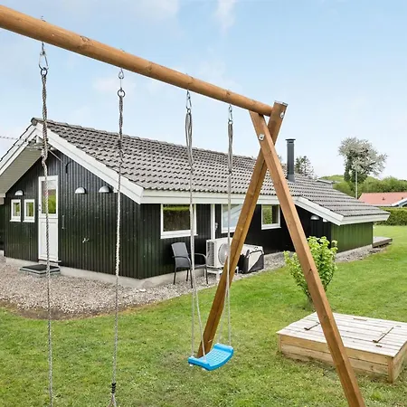 Tore - 200m From The Sea By Interhome *