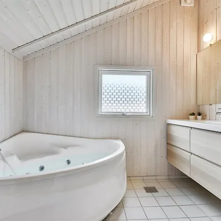 Tore - 200m From The Sea By Interhome *